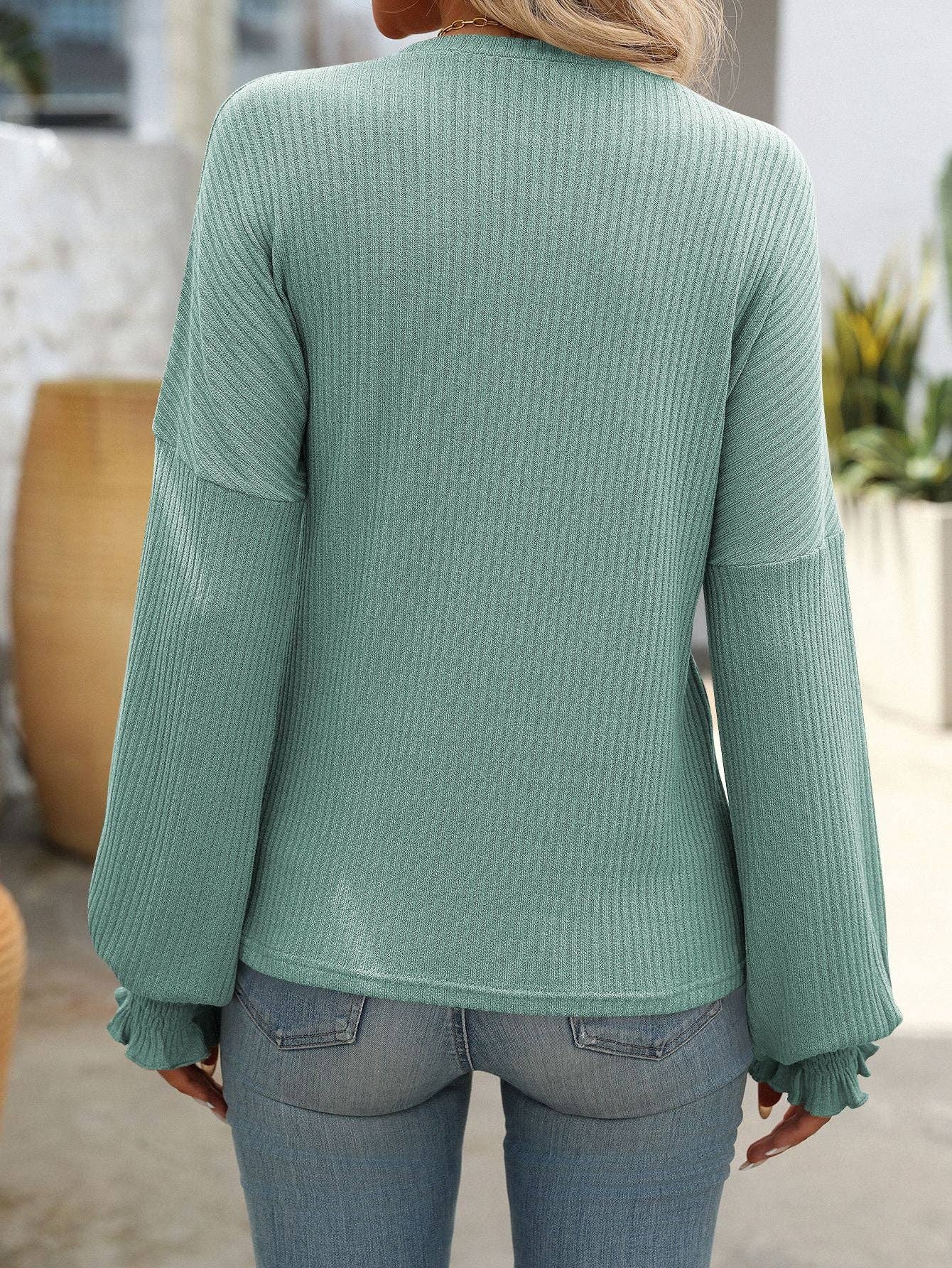 SMOCKED SLEEVE LONG SLEEVE TOP